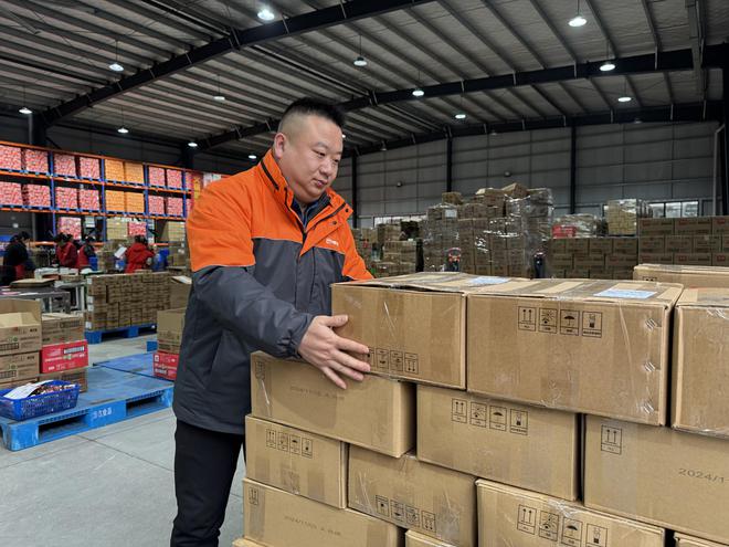 这个网点年发火锅底料100万件PG麻将胡了快递服务“川货出川”