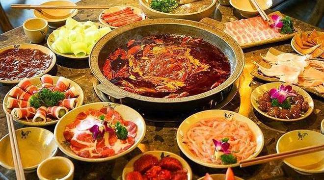 年的舌尖盛宴持续升温的美食传奇PG麻将胡了中国火锅：跨越千(图2)