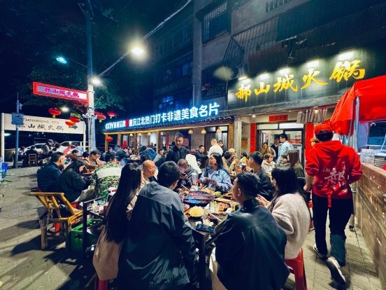 ！郝山城火锅用烟火气拴住街坊心麻将胡了非遗认证×37年老字号(图4)